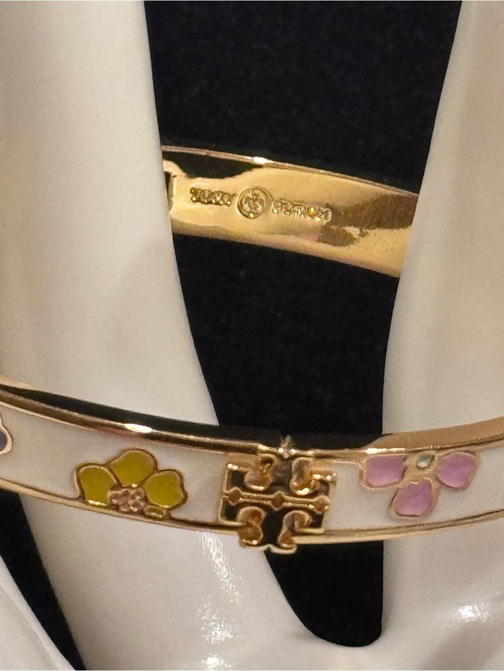 NWT Tory Burch Kira Flora-Print Enamel Hinged Bangle Bracelet Gold Cream - Picture 6 of 13